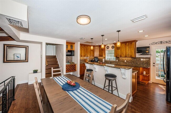 Building Photo - 13556 Bellewood Ave