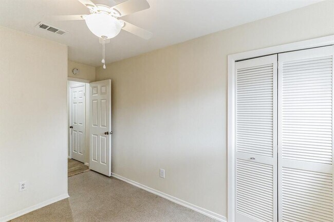 Building Photo - 2203 Farnswood Cir