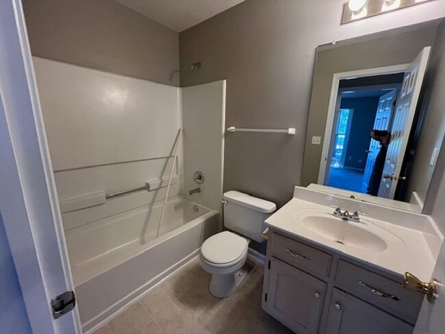 Building Photo - Renovated 2 Bedroom 2 Bath Home for Rent!