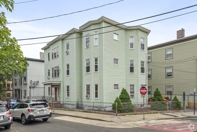 Building Photo - 105 Walnut St