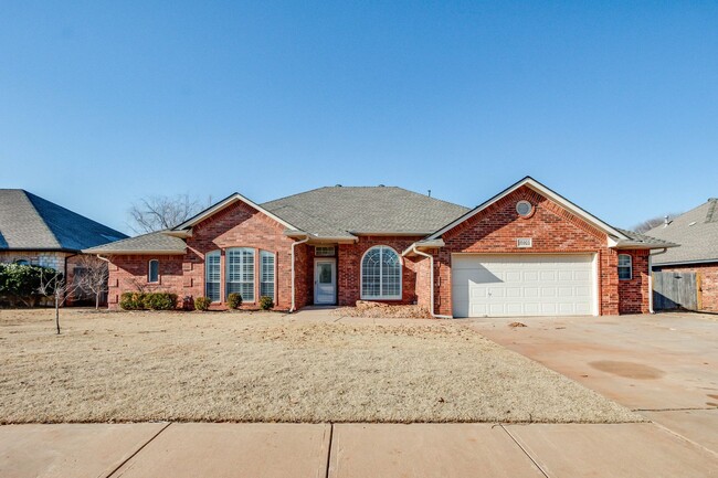 Building Photo - Five bedroom home in Edmond's Sheffield Glen