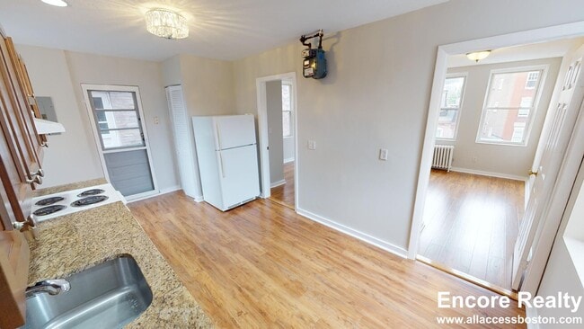 Building Photo - 224 Hanover St