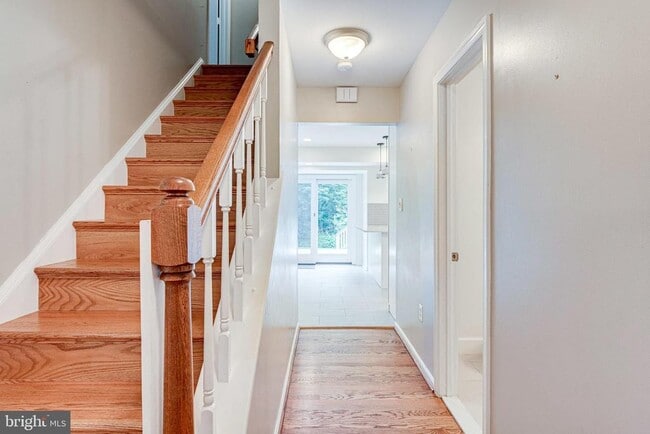 Building Photo - 12127 Holly Knoll Cir
