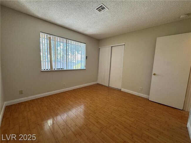 Building Photo - 6121 Meadow Haven Ln