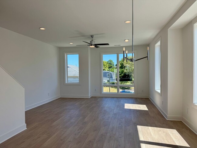 Building Photo - 1408 Sawyer Rd