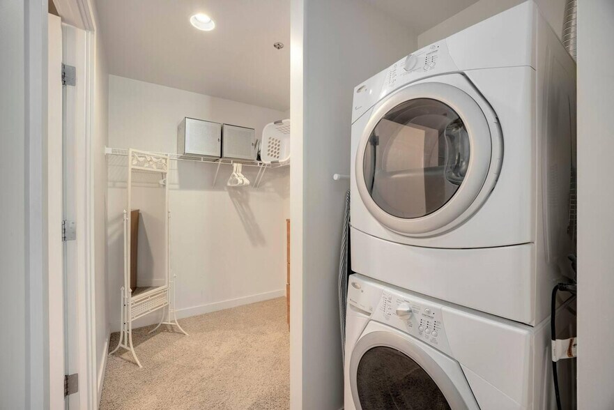 Building Photo - 930 15th St