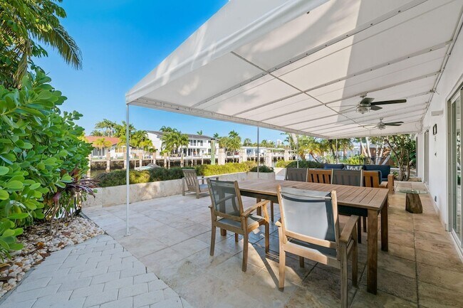 Building Photo - 2809 NE 25th St