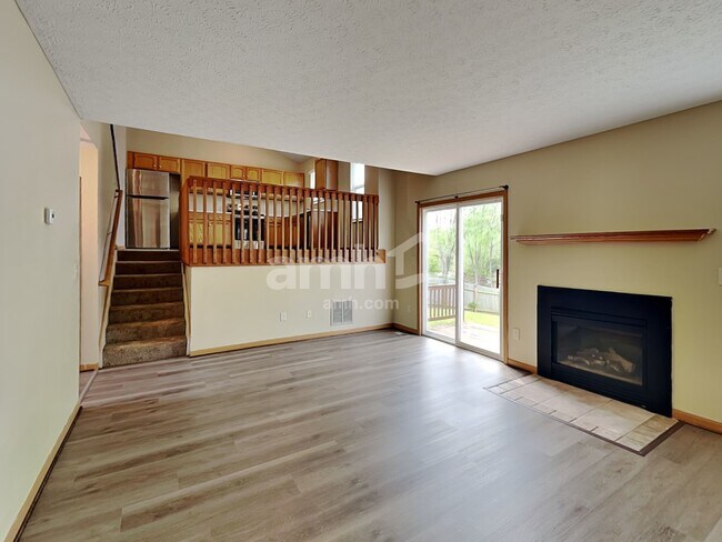 Building Photo - 3959 Highland Bluff Dr