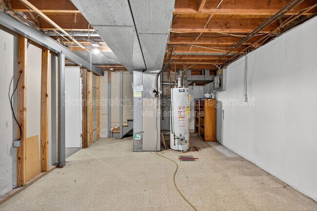 Building Photo - 2 Canary Ct