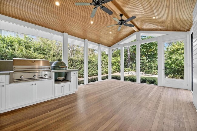 Building Photo - 3003 W Harbor View Ave