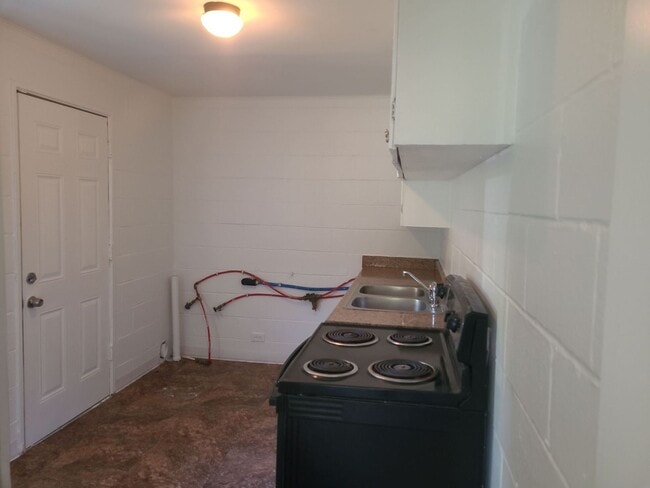 Building Photo - 2 Bedroom 1 Bathroom Apartment in Red Bank...
