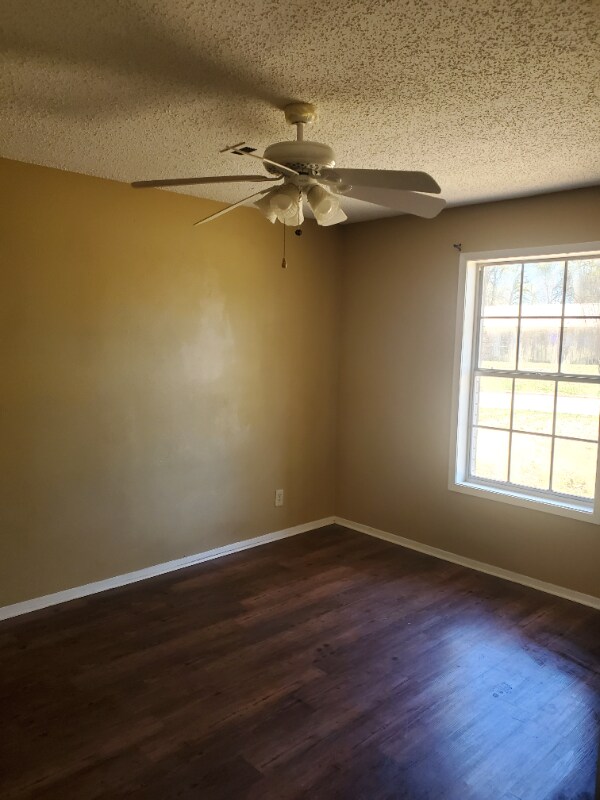 Building Photo - 410 Birchwood Dr