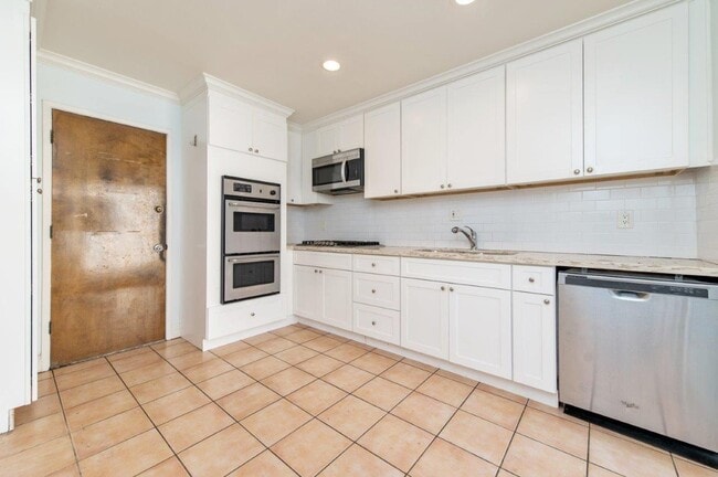 Building Photo - 3bd/2ba single family house in University ...