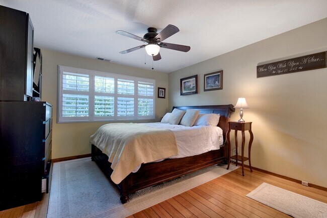 Building Photo - 595 Tanbark Terrace