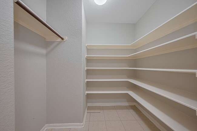 Building Photo - 9714 Angleside Ln