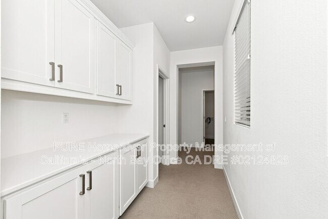 Building Photo - 1581 Country Manor Dr