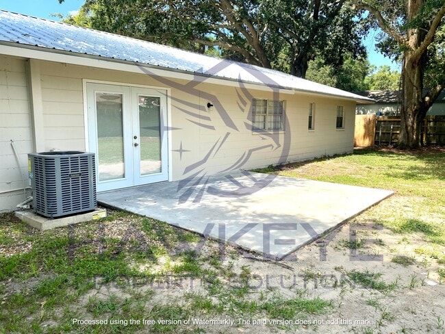 Building Photo - 2033 Dunbarton Way