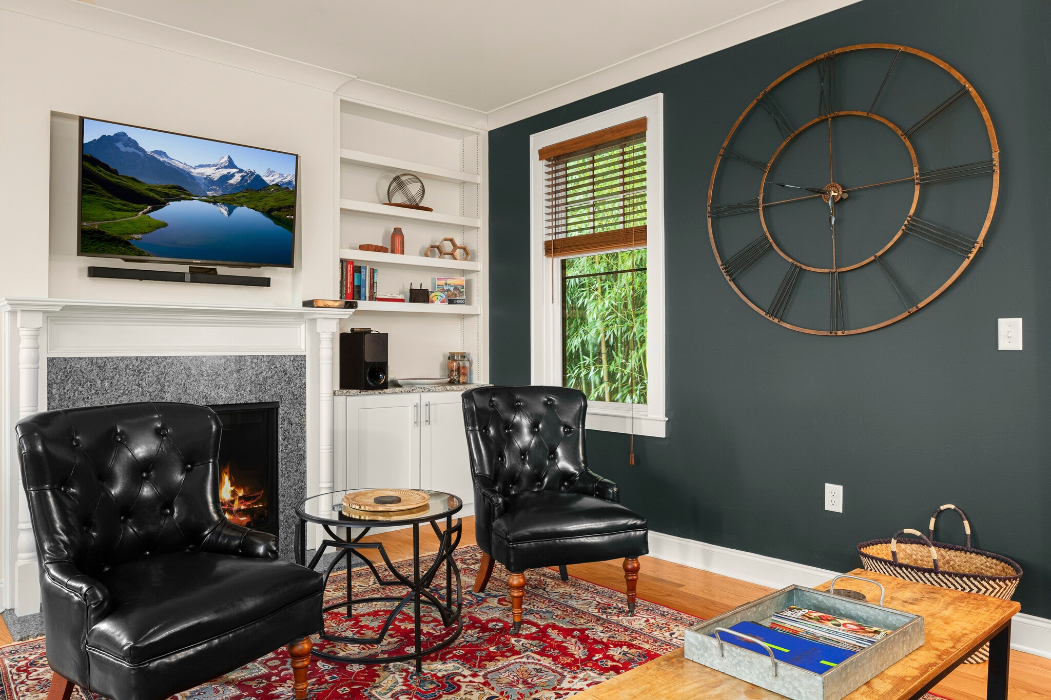 Building Photo - 279 E Chestnut St