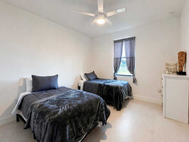 Building Photo - Modern 3-Bedroom Rental on 1.59 Acres in Golden Gate Estates
