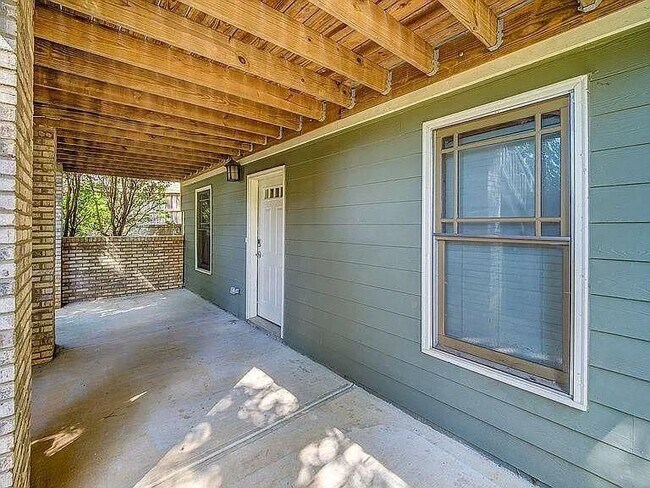 Building Photo - 3530 Glenwood Rd