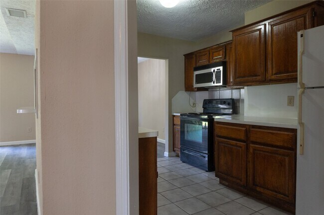 Building Photo - 8643 Causeway Dr
