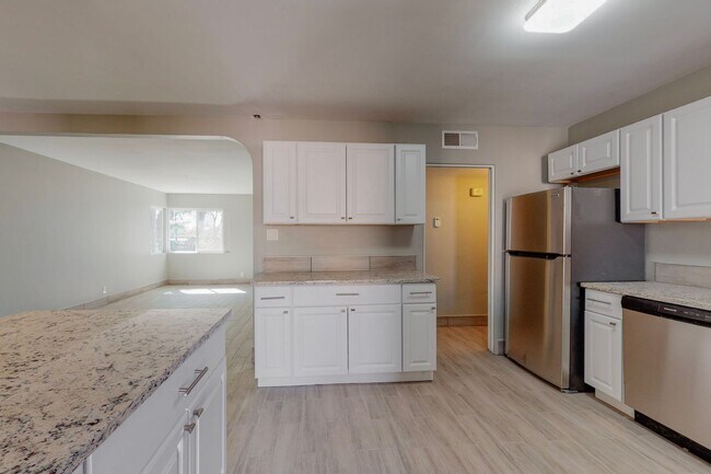 Building Photo - UPTOWN RENOVATED 3 Bedroom 2 Bath with garage