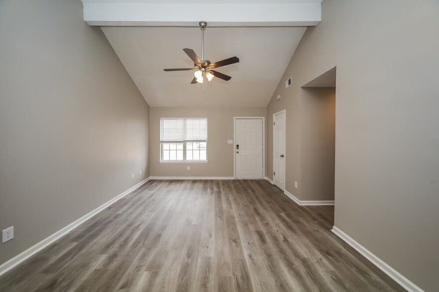 Building Photo - 5895 Waverly Dr
