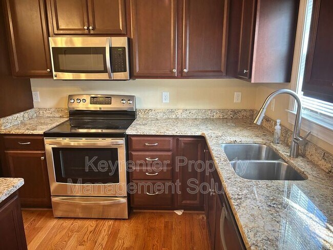 Building Photo - 18 Spring View Dr