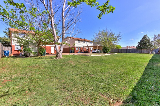 Building Photo - Discover Your New Home: 2-Bedroom Duplex Now Available in Edmond, OK!