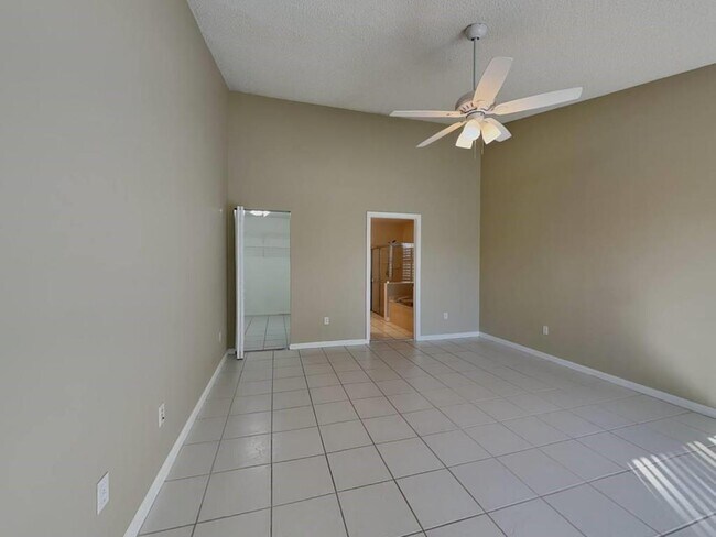 Building Photo - 13048 Meadowbreeze Dr