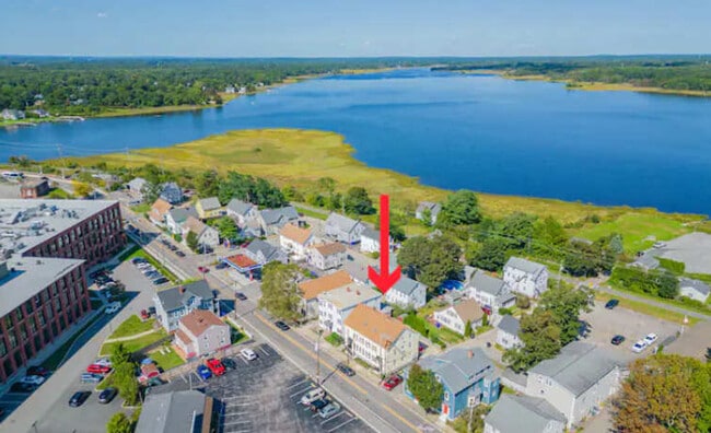 Building Photo - 136 Main St