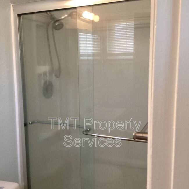 Building Photo - 8724 Halverson Dr