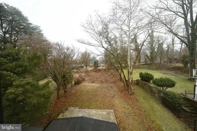 Building Photo - 622 Spring Ave