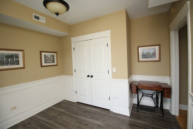 Building Photo - 10765 Clock Tower Dr