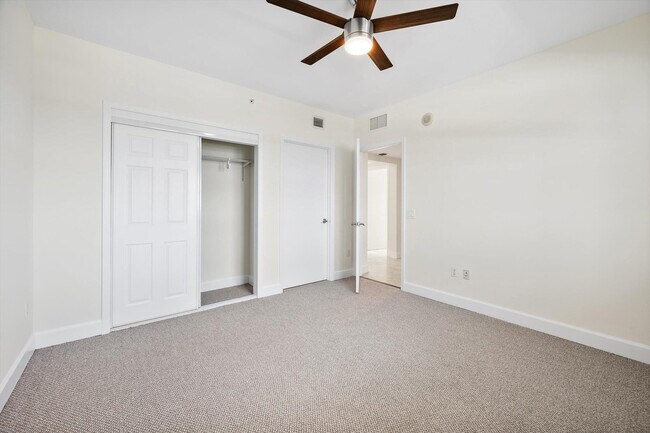 Building Photo - 15051 Royal Oaks Ln