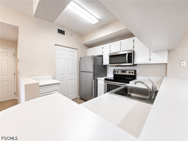 Building Photo - 6490 Aragon Way