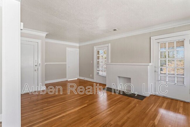 Building Photo - 5305 Charlotte St