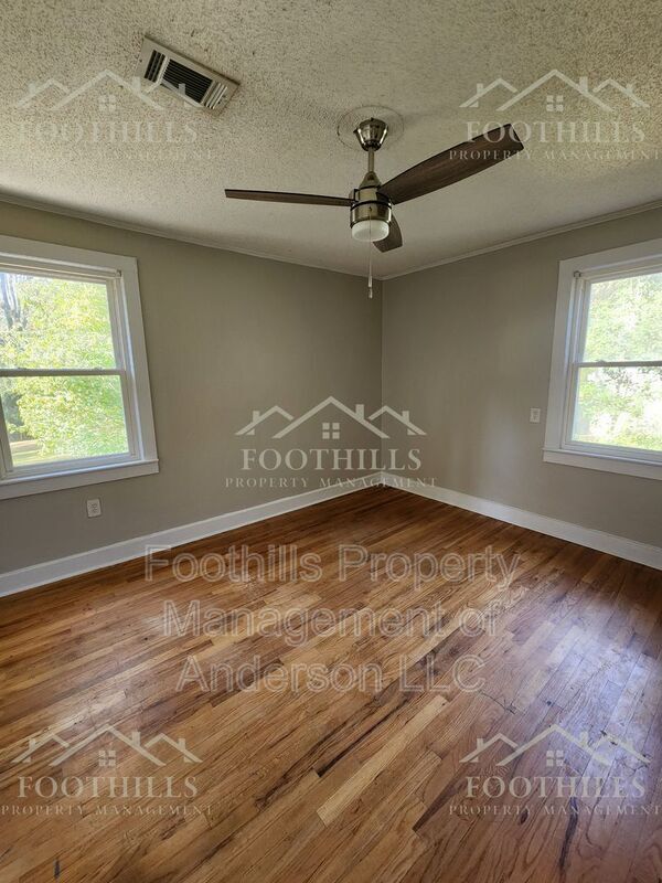 Building Photo - 1917 Inman Dr