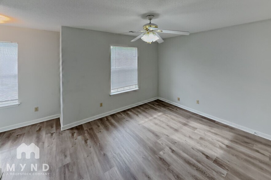 Building Photo - 275 Oakland Hills Dr