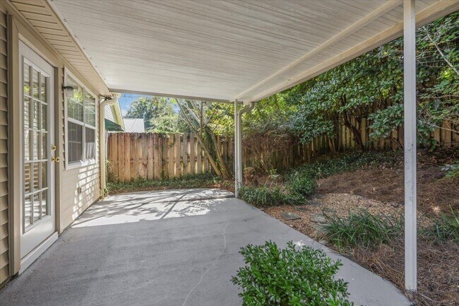 Building Photo - 135 Ivernia Loop