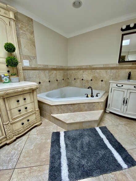 Masters Bath soaking tub - 1400 Camp Ave