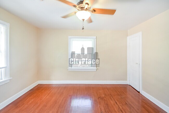 Building Photo - 728 E 34th St