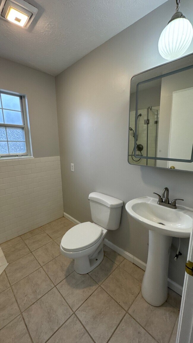 Building Photo - 4023 Summer Pl