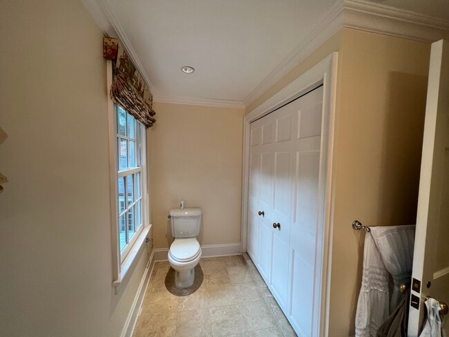 Building Photo - 120 Merwins Ln