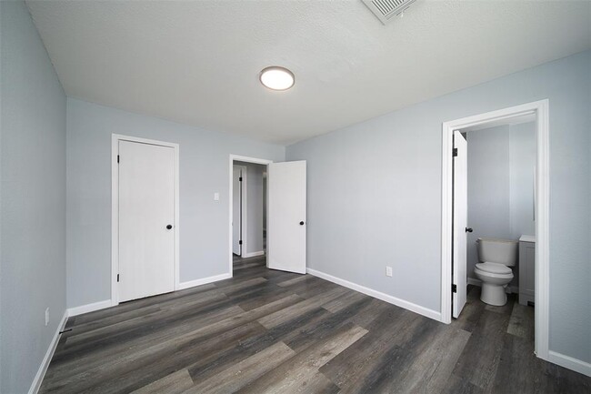 Building Photo - 3309 Proswimmer St