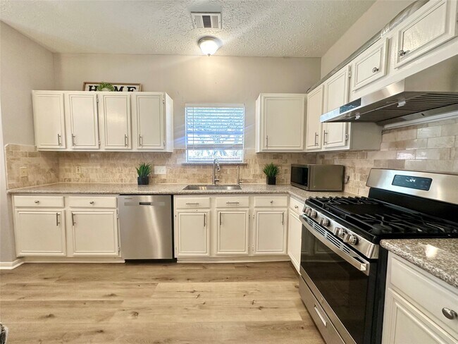 Building Photo - 1502 Sheffield Dr