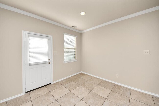 Building Photo - 6483 Calgary Woods Ln