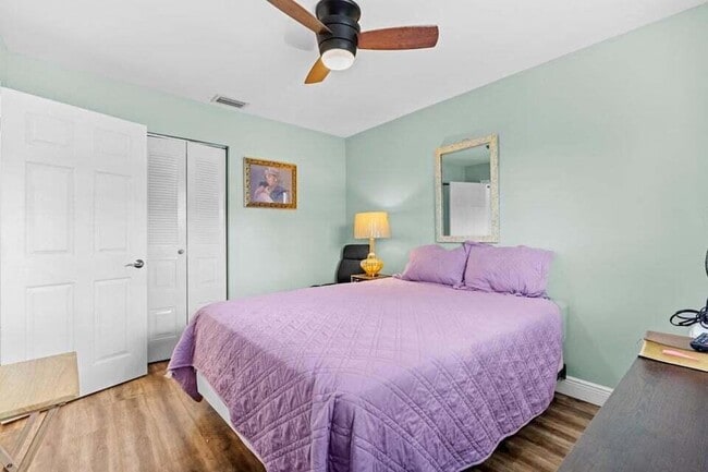 Building Photo - 2363 NW 13th Ct