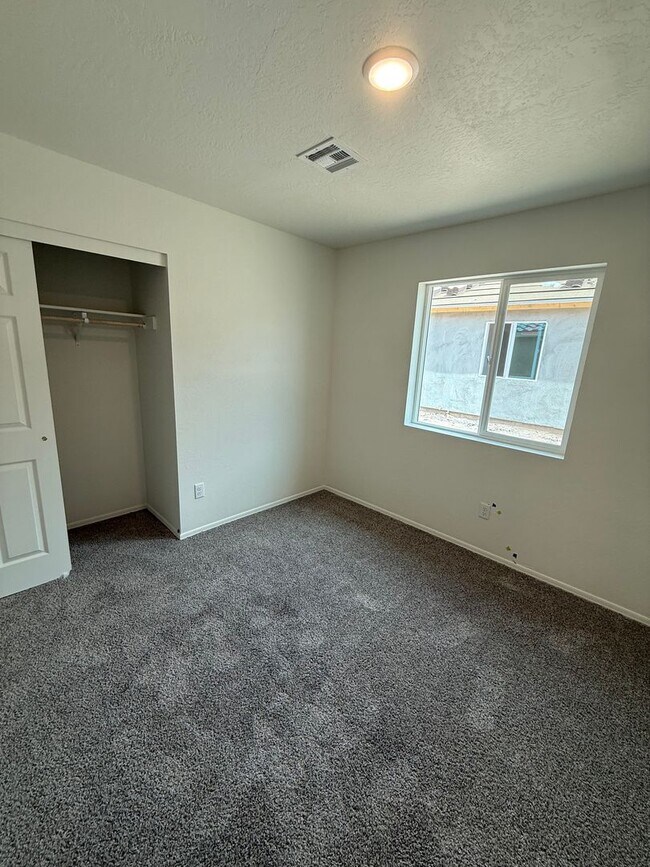 Building Photo - BRAND NEW 4 Bedroom in Desert Sands!