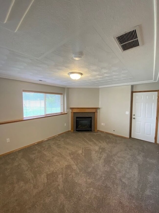 Building Photo - Beautiful 4 bed 3 bath Home Coming Soon!